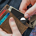 Miniatyrbillede 3 af 8: 1. klasses ægte læder AirTag Wallet Card Case Black