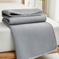 Self-cooling cooling mat for single and double beds - summer cooling mat with cooling sensation and effective cooling effect for increased comfort Grey Grey 120 x 200cm