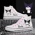 Pikkukuva 2 / 4: Sanrio Kuromi Canvas Tennarit Korkeat Vapaa-ajan Urheilukengät Kampuslahja Pojat Tytöt Opiskelijat Uusi Pari Paksut Pohjat Zapatos De Mujer 2-WELLNGS 39