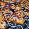Miniatyrbillede 2 af 5: Dobbelt galvaniseret jern grill med justerbar lukning 25 x 25 cm