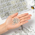 Miniatyrbillede 2 af 5: 1500 stk. Akryl Bogstavperler Hvide Runde Alfabetperler Lysende Sorterede Bogstaver