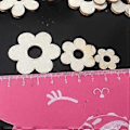 Miniatyrbillede 5 af 5: 100 stk. Træblomster Ornamenter med Hul Håndlavede Træhåndværk Tilbehør til Scrapbog DIY Boligdekoration