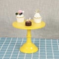 Pikkukuva 5 / 5: Metallinen rautainen kakkuvati pyöreä jalusta jälkiruokapidike cupcake-teline leivontaan syntymäpäiväjuhliin (keltainen S)