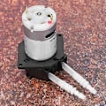 Miniatyrbilde 4 av 4: 12V 3*5 Doseringspumpe DIY Peristaltisk Slangehode For Akvarium Lab Kjemisk Analyse (svart)