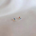 Miniatyrbilde 2 av 4: Fargerike hjerteformede øredobber - Enkle, moteriktige legeringsøredobber for kvinner og jenter, perfekte for fester