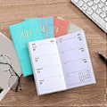 Miniatyrbillede 3 af 5: 8 stk. 2024 Planlægger Lomme Notesbog, Lille Kalender til Taske 17,3 x 9,6 cm, Daglig Ugentlig og Månedlig Agenda