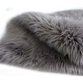 Miniatyrbild 5 av 5: Faux pälsfårskinn matta (60 x 90 cm) Faux fleece stolöverdrag sittdyna mjuk fluffig lurvig matta för sovrum soffa golv (grå, 60 x 9