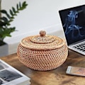Miniatyrbild 3 av 5: Rund Rattanlåda, flätad Fruktkorg med Lock Brödkorg Bricka Förvaringskorg Videvävd Korg F