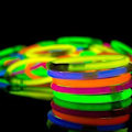 Miniatyrbillede 2 af 4: 100 Premium Kvalitets Glow Sticks Til Børne Kæder Perfekt Til Børn Og Voksne