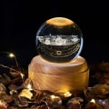 Miniatyrbillede 1 af 5: Musikkasse, Krystalkugle med Natlys Musikkasse med Træbase til LED-projektor til Jul, Thanksgiving Gave (Solsystem)