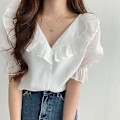 Miniatyrbillede 3 af 5: Dame Sommer Top Flæse Stil V-hals Kort Pufærme Elegant Åndbar Dame Casual Skjorte til Fest Kontor Rejse Hvid L