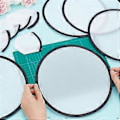 Miniatyrbillede 4 af 5: 5 stk. Foldbare Flyvende Diskus Vifter 25 cm Sublimationsvifter Polyester Sort Kant Foldbar Viftesæt med Taske til Sort