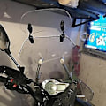 Miniatyrbillede 3 af 5: Transparent Farve Universal Motorcykel Justerbar Vindskærm Forlænger Vindskærm Spoiler Deflektor