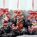 Miniatyrbild 2 av 5: 3 st julgransprydnader i form av godisstavar, juldekorationer att hänga, falska godisdekorationer för julgran, tomte, snögubbe, godisstav