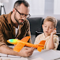 Miniatyrbild 10 av 10: 2-pack LED-ljus flygplan, 17,5\" stort kastskumflygplan, 2 flygplanslägen, flygande leksak för barn, presenter till 3 4 5 6 7 år gamla pojkar, utomhus