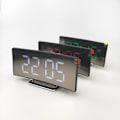 Miniatyrbild 2 av 5: Väckarklockradio (Vit) Kreativ böjd elektronisk klocka, stor LED-skärm, spegelklocka