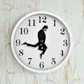 Miniatyrbild 4 av 5: Unika Väggklockor, Batteridrivna Tysta Klockor med Silly Walk Väggklockdesign, Lättläst Kvarts Akryl Tryck för Vardagsrum,