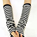 Miniatyrbilde 4 av 11: 2 stk Armvarmere Bomulls Polyester Stripe Fingerløse Komfortable Strikkhansker med Tommelhull Svart Hvit