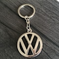 Pikkukuva 1 / 3: VW New Metal Avaimenperä Riipus hopea