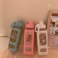 Pikkukuva 7 / 7: Kawaii-vesipullo pillillä ja tarralla 700 ml, ei vuoda, La, ZQKLA