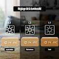Miniatyrbild 3 av 5: Stilren digital väckarklocka i trä, röststyrningsfunktion för enkel användning, elegant modern design perfekt för sovrum eller kontor