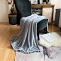 Miniatyrbild 6 av 6: Flanellfilt med Pom Pom-fransar, Mysig Pläd i Mikrofiberpolyester för Användning Året Runt, Dekorativ & Funktionell för Vardagsrum, Sovrum