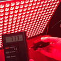 Miniatyrbild 2 av 5: Rödljusterapi Apparat, Innovativ Laddningsdesign & Automatisk Avstängningstimer 660nm & Nära Infraröd 850nm LED-ljus för Helkroppsbehandling