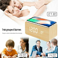 Miniatyrbild 2 av 5: Stilren digital väckarklocka i trä, röststyrningsfunktion för enkel användning, elegant modern design perfekt för sovrum eller kontor