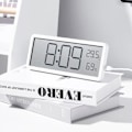 Miniatyrbilde 5 av 5: Multifunksjonell LED digital veggklokke med temperatur- og fuktighetsvisning - Stor LCD, dobbel strømforsyningsalternativer js