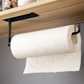 Pikkukuva 2 / 5: Paper Towel Holder Keittiön Kaapin Alle - Itseliimautuva Mattamusta Pyyhkeidenpidin Seinälle, SUS304 Ruostumaton Teräs