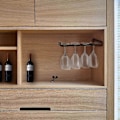 Miniatyrbillede 3 af 5: 4 stk. Glasophængere til Hylde Jern Glasholder Holder 4 Glas Væghængt Vinglas Display Stativ Omvendt Glasholder til Vinkældre, Barer,