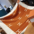 Miniatyrbilde 2 av 2: Pledd i H-form, kashmirblanding, heklet, bærbar, 140x170cm
