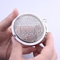 Miniatyrbillede 2 af 5: Rustfrit Stål Te Bold Mesh Te Infuser Med Forlænget Kæde Hængsel Til Brygning Løse Blade Te Og Krydderier & Krydderier 2 Stk