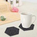 Miniatyrbillede 3 af 8: Hexagon Filt Underlagssæt - 10 stk. til Drikkevarer, Øl, Kaffe - Skridsikker og Varmebestandig