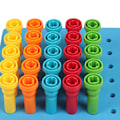 Miniatyrbillede 7 af 8: Pegboard-sæt legetøj 6 huller 5 farver pædagogisk sjov plastmateriale afrundede hjørner stabling pegboard legetøj til småbørn