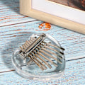 Miniatyrbillede 6 af 8: Tommelfingerklaver 8 tangenter Mini bærbart akrylmateriale Dekorationsgave Musikinstrument (hjerteformet krystal)