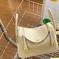Miniatyrbilde 1 av 5: Lindy Mini Hvit Lær Messenger Bag Gullknapp 26cm Large white gold button 26cm