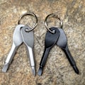 Pikkukuva 2 / 5: 2 avainta ruostumaton avaimenperä set EDC Outdoor Multifun 银色