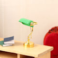 Pikkukuva 7 / 8: 1:12 Dollhouse Miniatyyri pöytälamppu LED-lamppu Vihreä Postimiehen valo Green one size