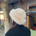 Miniatyrbilde 1 av 8: Fluffy Faux Fur Bucket Hat for Kvinner - Luksuriøs, Plysj Fiskerhatt Beige