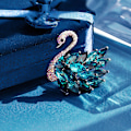 Miniatyrbillede 3 af 5: 1 Stk Rhinestone Swan Brocher Blue Gradient Swan Broche Elegant Blue one size