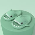 Miniatyrbild 1 av 4: Shark Tofflor Halkfria duschtofflor Badrumstofflor Mjuka sommarsandaler för flickor och pojkar New V Matcha Green 40 41