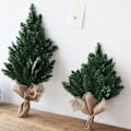 Miniatyrbilde 4 av 5: Nordisk Stil Jul Mini Kunstig Frostet Tre Opp Ned Simulering Planter Blader Skog Furu Plukk Vindusdør Dør Vegg Hengende Dekorasjon