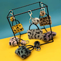 Miniatyrbild 2 av 5: Liten Tote Charm Mini mjuk plysch prydnad Gray
