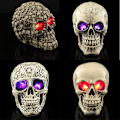 Miniatyrbillede 4 af 5: Halloween Skelet Hoved Statue med LED Lys Nyhed Resin Skelet Hoved Figur Hjemsøgt Hus Rekvisitter Bordplade Skrivebord Hjemmekontor Indretning