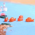 Miniatyrbillede 5 af 5: 8 stk./lot Røde Fisk Miniature Figurer Dekorativ Mini Eventyrhave Dyr Mos -landskabs Ornamenter R (haoyi