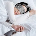 Pikkukuva 2 / 5: Musiikkiunipanta kuulokkeilla, 3,5 mm langallinen pehmeä joustava matkapanta ohuella kaiuttimella, mukavat unimusiikkikuulokkeet (harmaa)