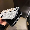 Pikkukuva 3 / 5: Yhteensopiva iPhone 16 Pro Max Bling Jalustakotelo Ylellinen Käsihihna Glitter Kimalle Timantti Mehiläinen Rannerengas Naisille Tytöille Iskunkestävä Suoja