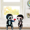 Miniatyrbillede 4 af 5: Halloween-Sukkerkraniefigurer, Dejlige Harpikshåndværk Sukkerkranie Par Statue Dekor, Harpiksskelet Par Figur Gotiske Bordplade Ornamenter til Mot