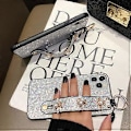Miniatyrbild 4 av 5: Kompatibel med iPhone 16 Pro Max Bling Ställhållare Fodral Lyxig Handrem Glitter Diamant Bi Handledsstöd för Kvinnor Flickor Stöttåligt Skydd